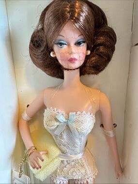 Mattel Silkstone Continental Holiday Barbie Gift Set Fashion  Model. Brand New!!